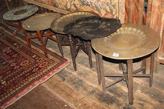 Circular brass tray top table(-)